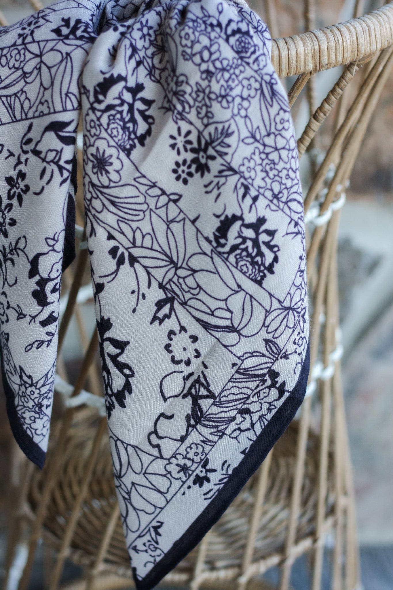 Outlined Scarf
