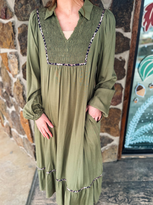 Smocked Leopard Detail Midi Dress